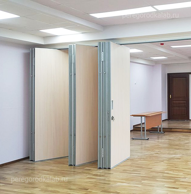Оклейка офисных перегородок, декорирование стен офиса в Москве